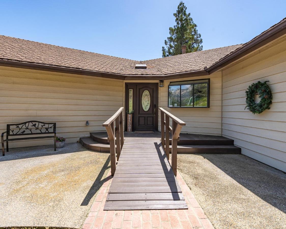Secluded Mtn Top Family Haven W/Views Spa & Arcade Три-Риверс Экстерьер фото