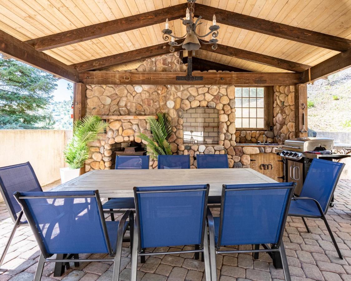 Secluded Mtn Top Family Haven W/Views Spa & Arcade Три-Риверс Экстерьер фото