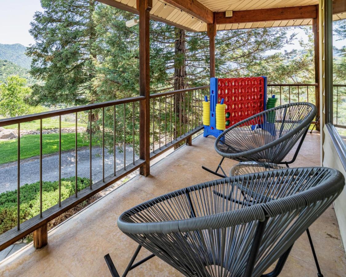 Secluded Mtn Top Family Haven W/Views Spa & Arcade Три-Риверс Экстерьер фото