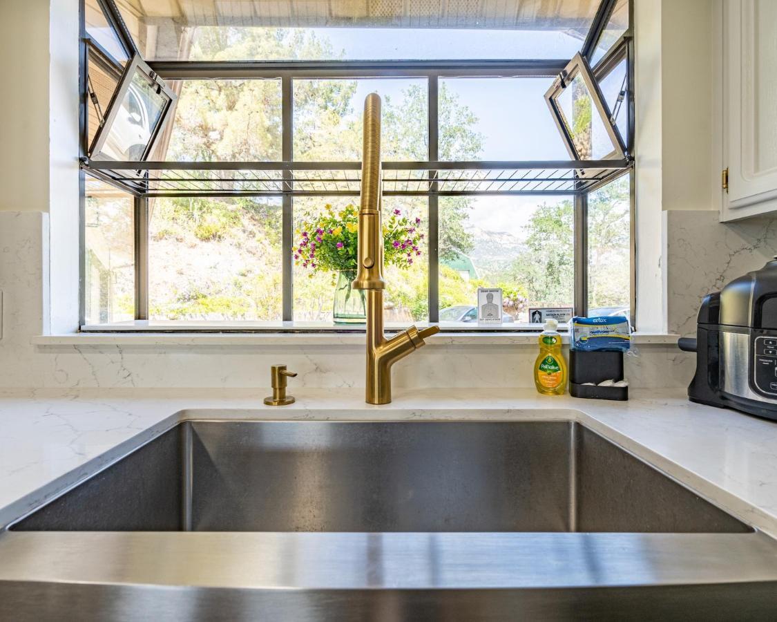 Secluded Mtn Top Family Haven W/Views Spa & Arcade Три-Риверс Экстерьер фото