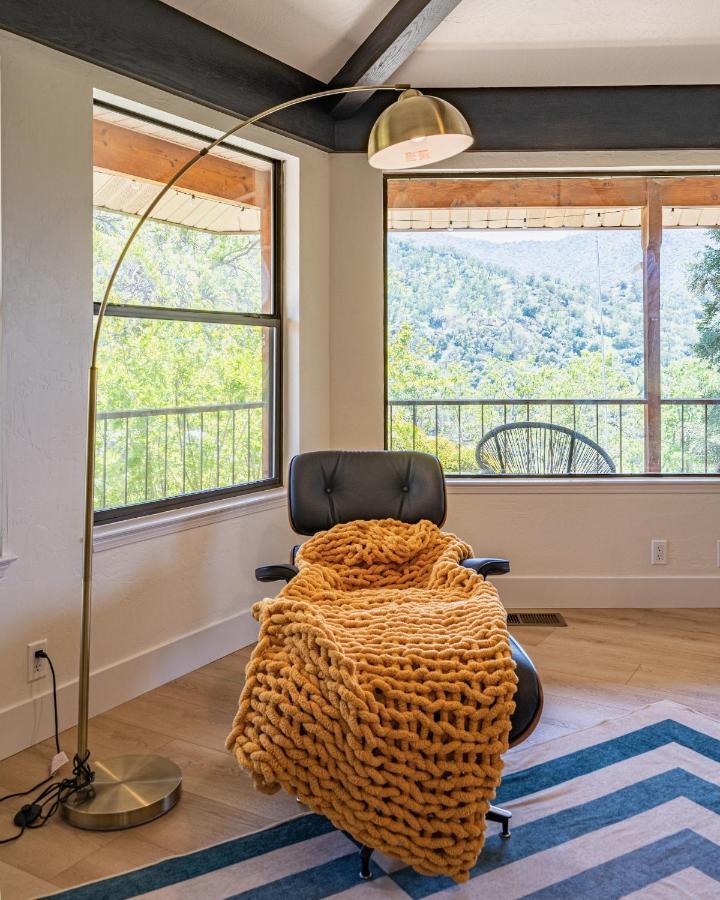Secluded Mtn Top Family Haven W/Views Spa & Arcade Три-Риверс Экстерьер фото